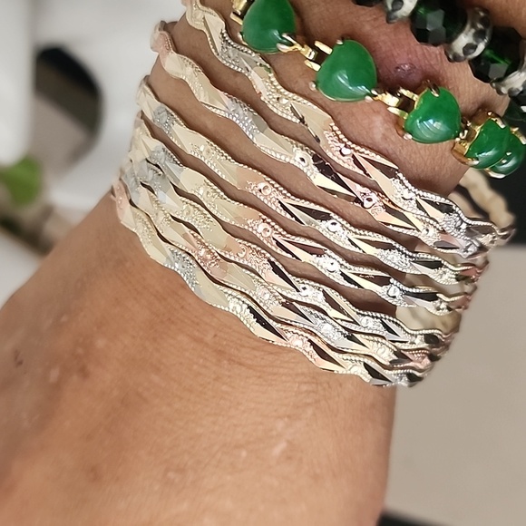 Set of Seven Tricolor Gold Filled Bangle Wave Design Bracelet - Picture 6 of 7